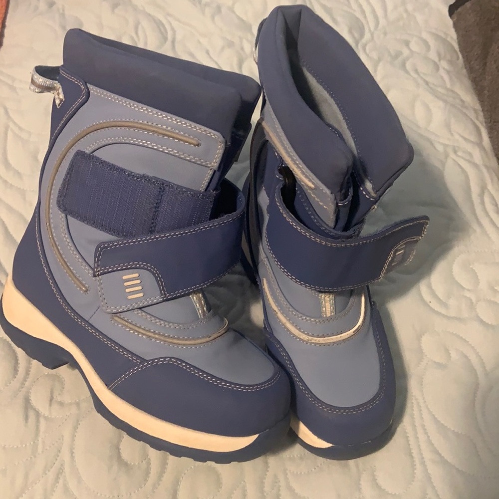 Lands end kids snow boots size 1. Worn a few times .